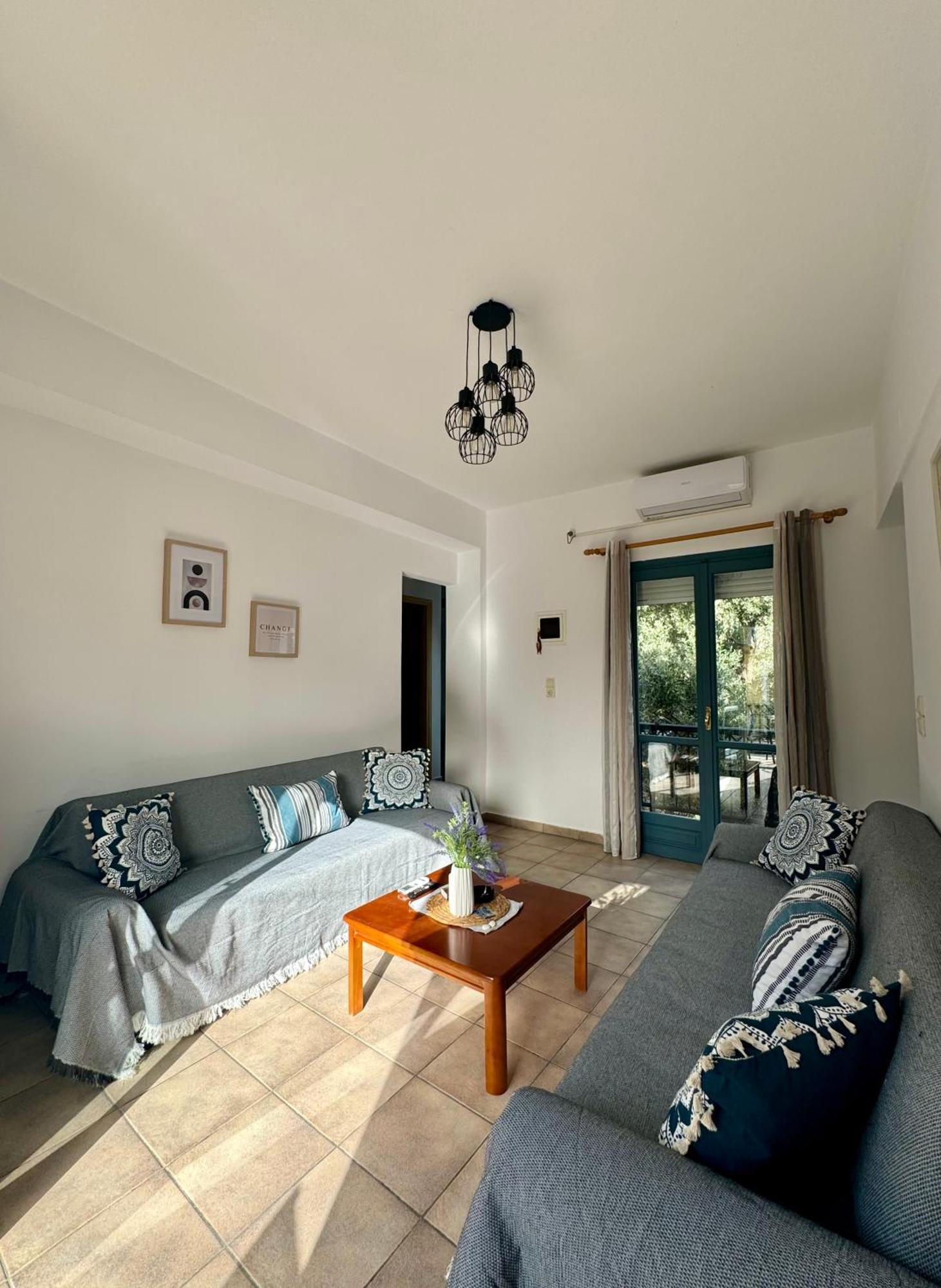 Melinda'S Cozy Apartments Plomari Bagian luar foto