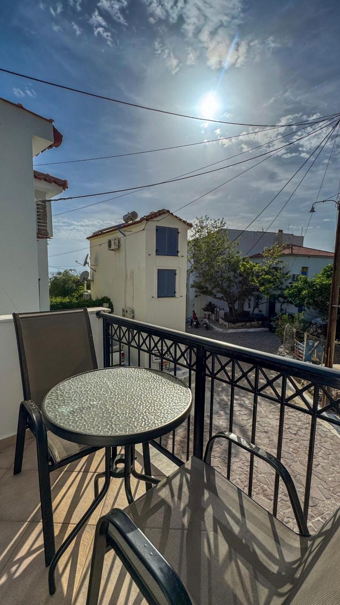Melinda'S Cozy Apartments Plomari Bagian luar foto